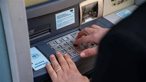 ATM használata bankkártyával Magyarországon