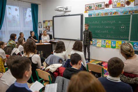 Nemzetközi diákok angol órán Bécsben