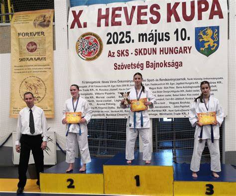 heves esőzés városi utcán