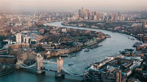 London panorámája Temzével