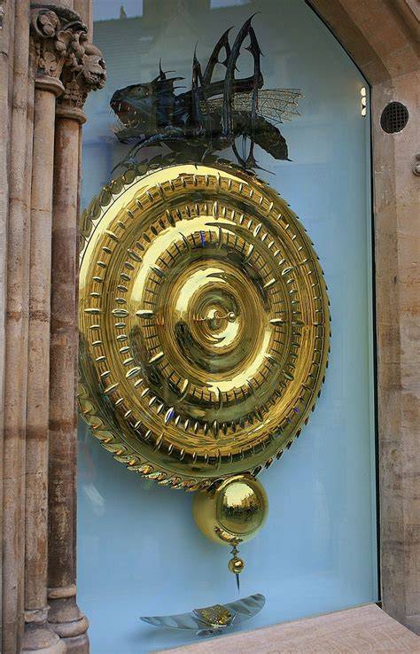 Corpus Clock Cambridge arany számlap