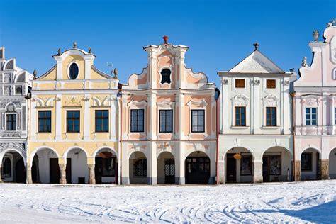 Telč főtere színes reneszánsz házakkal