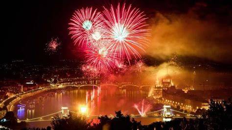 Augusztus 20-i budapesti tűzijáték a Duna felett