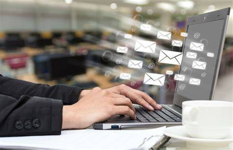 e-mail üzenet fejléc és törzs