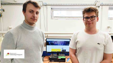 mérnök informatikus hallgatók laboratóriumban