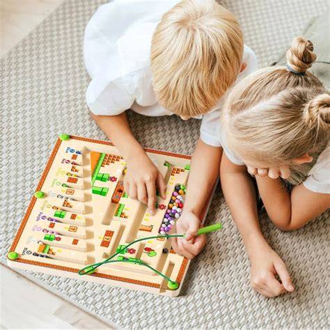 Montessori mágneses fa színlabirintus óvodásoknak