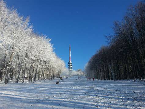 Kékestető sípálya téli panorámával