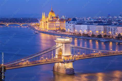 Budapest Duna-part Parlament Lánchíd