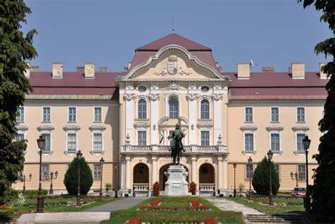 Magyar egyetemi campus hallgatókkal
